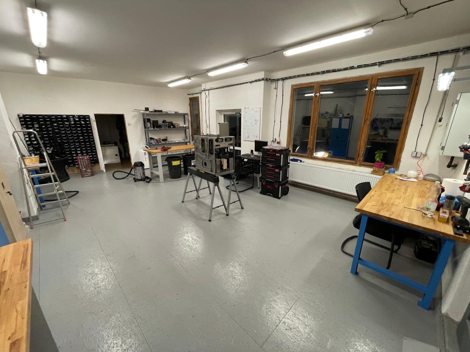 Pronájem nebytového prostoru 200 m², B. Němcové, Veltrusy, Středočeský kraj Pronájem nebytového prostoru 200 m², B. Němcové, Veltrusy, Středočeský kraj