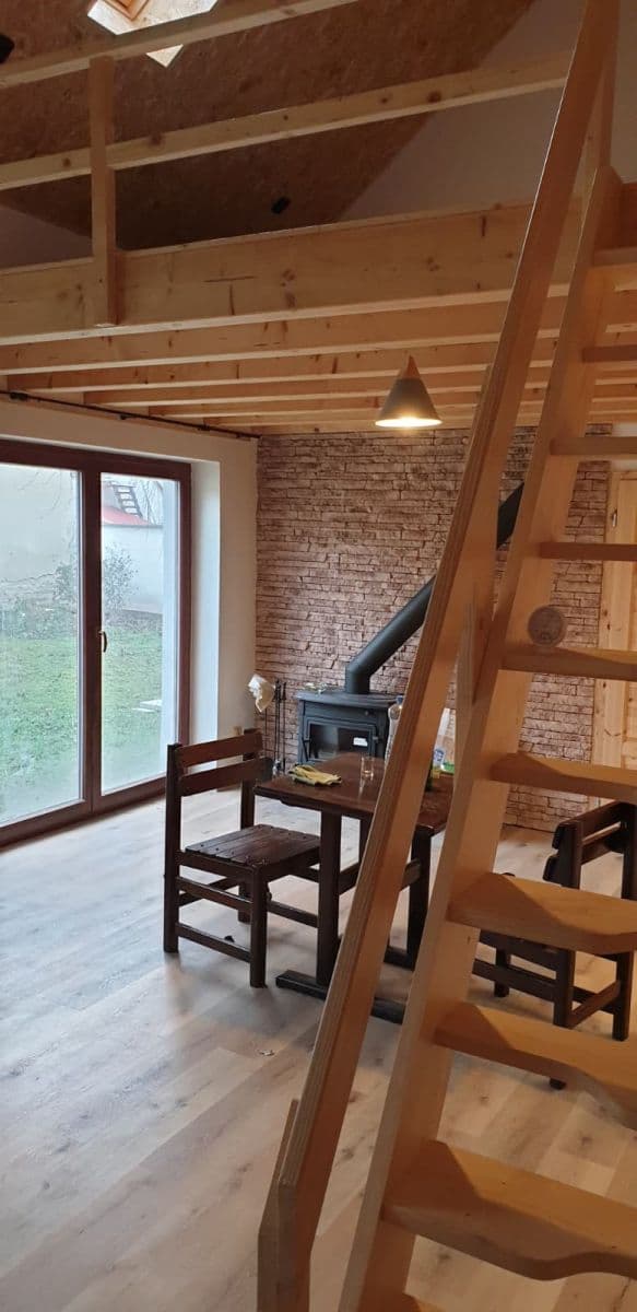 Pronájem nebytového prostoru 200 m², B. Němcové, Veltrusy, Středočeský kraj Pronájem nebytového prostoru 200 m², B. Němcové, Veltrusy, Středočeský kraj