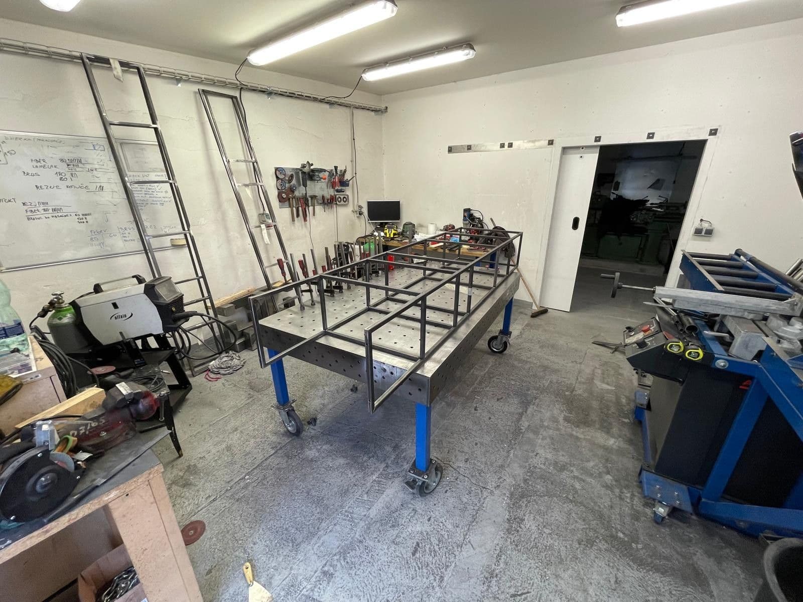 Pronájem nebytového prostoru 200 m², B. Němcové, Veltrusy, Středočeský kraj Pronájem nebytového prostoru 200 m², B. Němcové, Veltrusy, Středočeský kraj