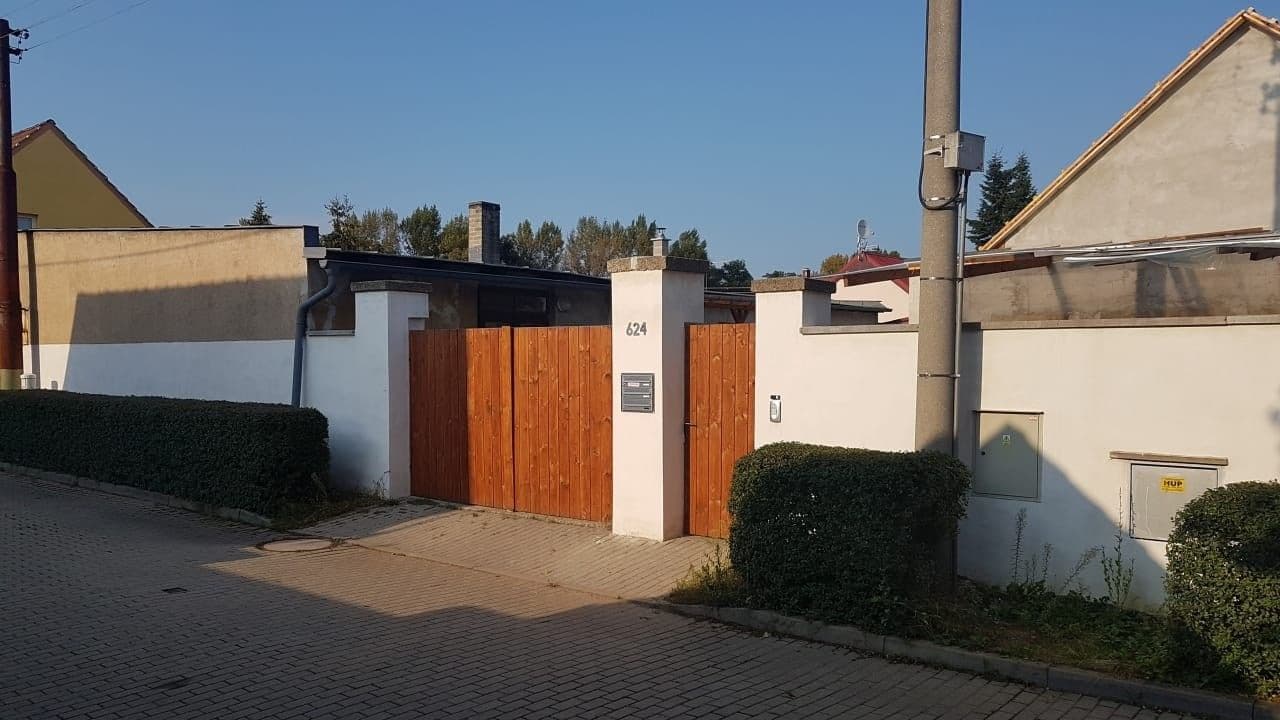 Pronájem nebytového prostoru 200 m², B. Němcové, Veltrusy, Středočeský kraj Pronájem nebytového prostoru 200 m², B. Němcové, Veltrusy, Středočeský kraj