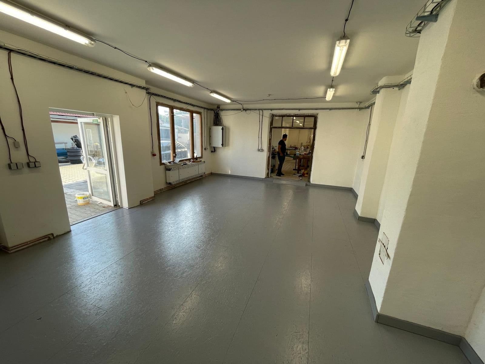 Pronájem nebytového prostoru 200 m², B. Němcové, Veltrusy, Středočeský kraj Pronájem nebytového prostoru 200 m², B. Němcové, Veltrusy, Středočeský kraj