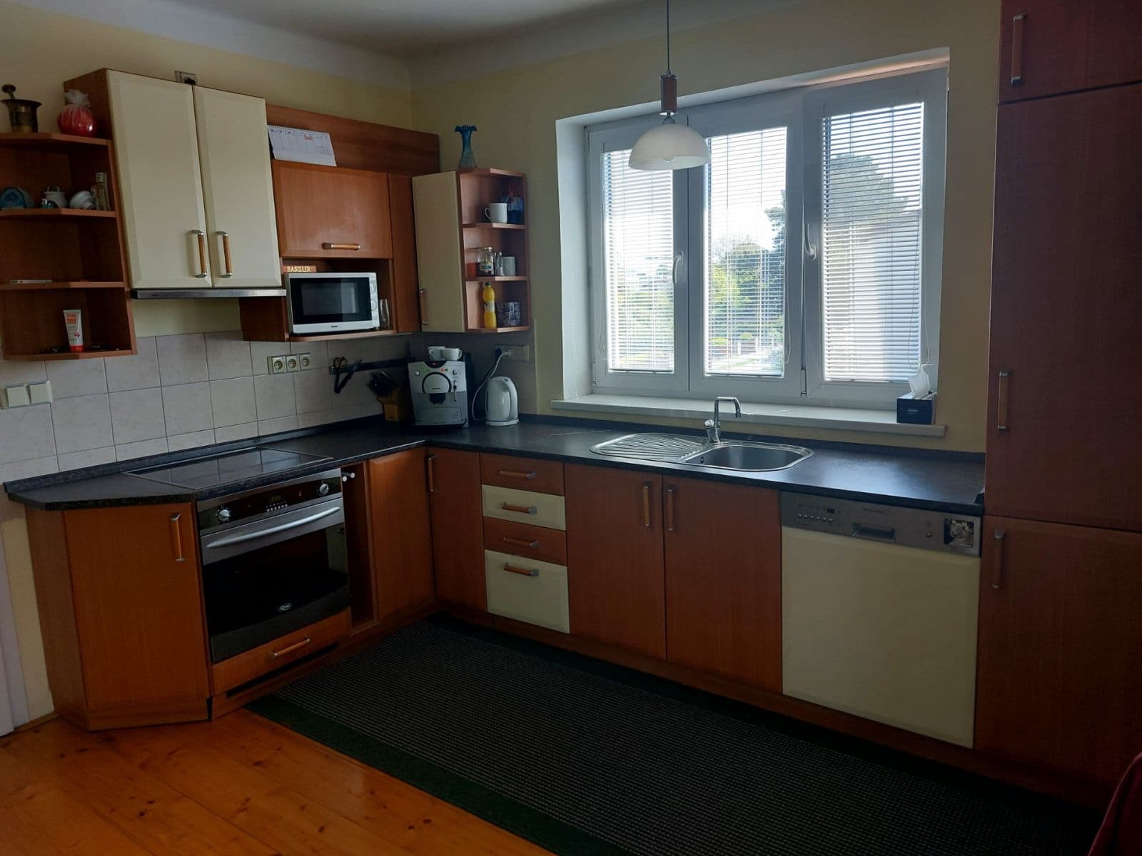 Pronájem bytu 3+1 80 m², Úprkova, Hradec Králové, Královéhradecký kraj Pronájem bytu 3+1 80 m², Úprkova, Hradec Králové, Královéhradecký kraj