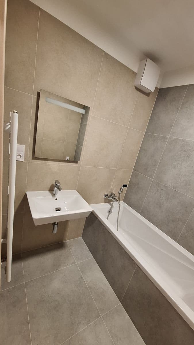 Pronájem bytu 2+kk 57 m², Topolová, Olomouc, Olomoucký kraj Pronájem bytu 2+kk 57 m², Topolová, Olomouc, Olomoucký kraj