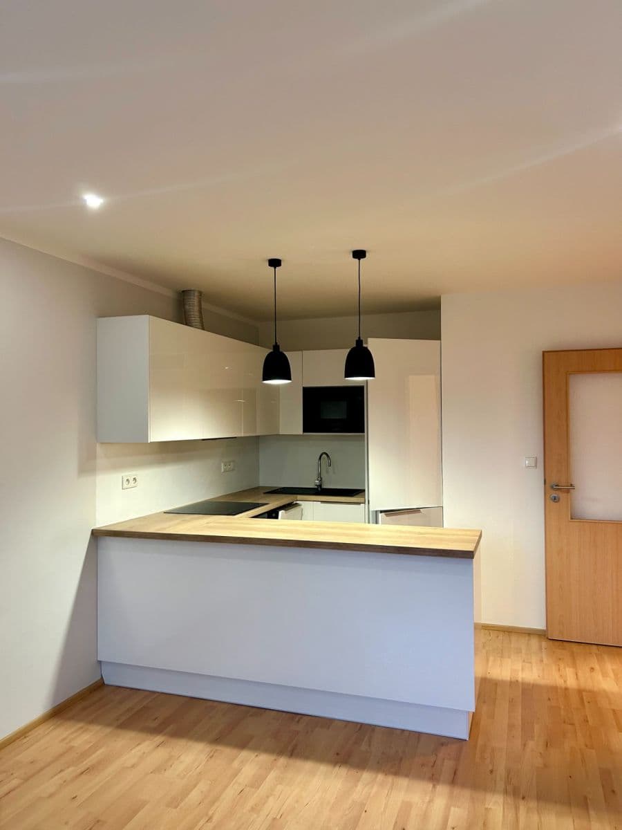 Pronájem bytu 3+kk 61 m², U Pivovaru, Benešov, Středočeský kraj Pronájem bytu 3+kk 61 m², U Pivovaru, Benešov, Středočeský kraj