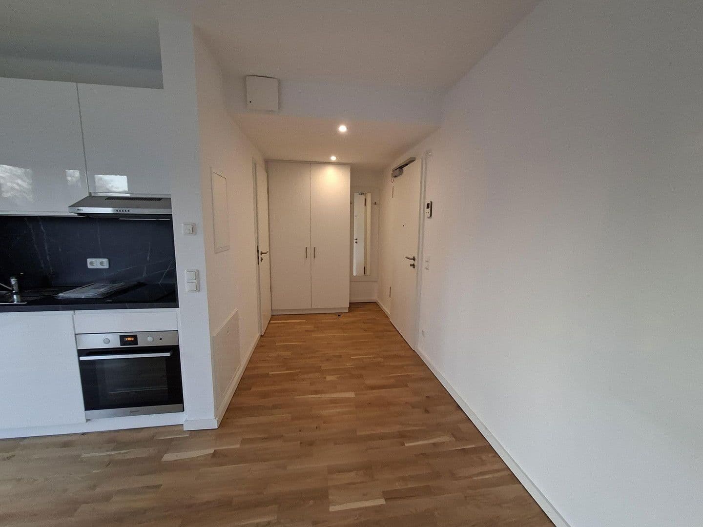 Pronájem bytu 1+1 27 m², Königin-Luise-Straße 11, Berlin-Dahlem, Berlín Pronájem bytu 1+1 27 m², Königin-Luise-Straße 11, Berlin-Dahlem, Berlín