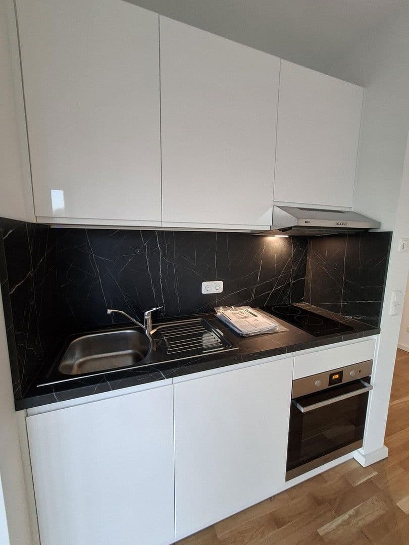 Pronájem bytu 1+1 27 m², Königin-Luise-Straße 11, Berlin-Dahlem, Berlín Pronájem bytu 1+1 27 m², Königin-Luise-Straße 11, Berlin-Dahlem, Berlín