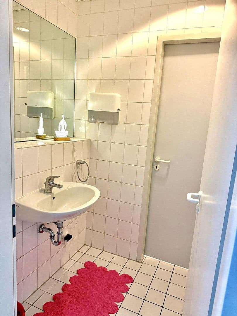 Pronájem kanceláře 160 m², Lübecker Straße 25-27, Schwerin - Altstadt, Mecklenburg-Vorpommern Pronájem kanceláře 160 m², Lübecker Straße 25-27, Schwerin - Altstadt, Mecklenburg-Vorpommern