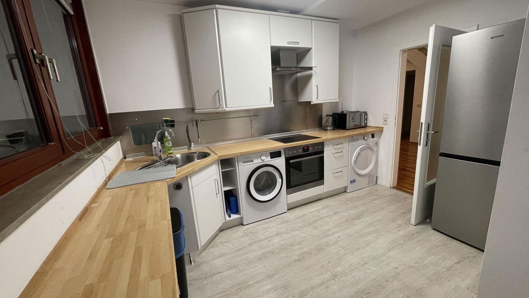 Pronájem bytu 4+1 100 m², Düsseldorf, Severní Porýní-Vestfálsko Pronájem bytu 4+1 100 m², Düsseldorf, Severní Porýní-Vestfálsko