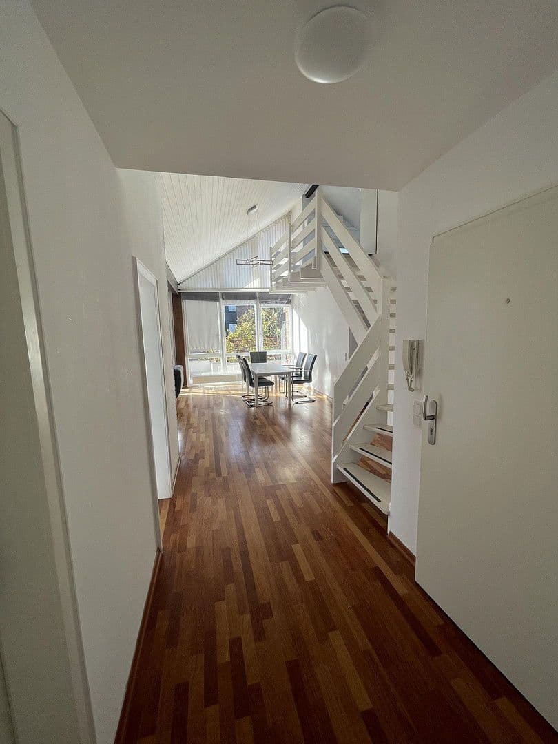 Pronájem bytu 4+1 100 m², Düsseldorf, Severní Porýní-Vestfálsko Pronájem bytu 4+1 100 m², Düsseldorf, Severní Porýní-Vestfálsko