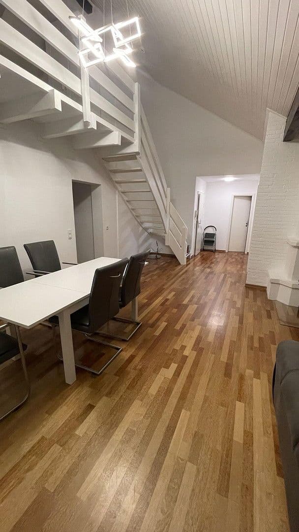 Pronájem bytu 4+1 100 m², Düsseldorf, Severní Porýní-Vestfálsko Pronájem bytu 4+1 100 m², Düsseldorf, Severní Porýní-Vestfálsko