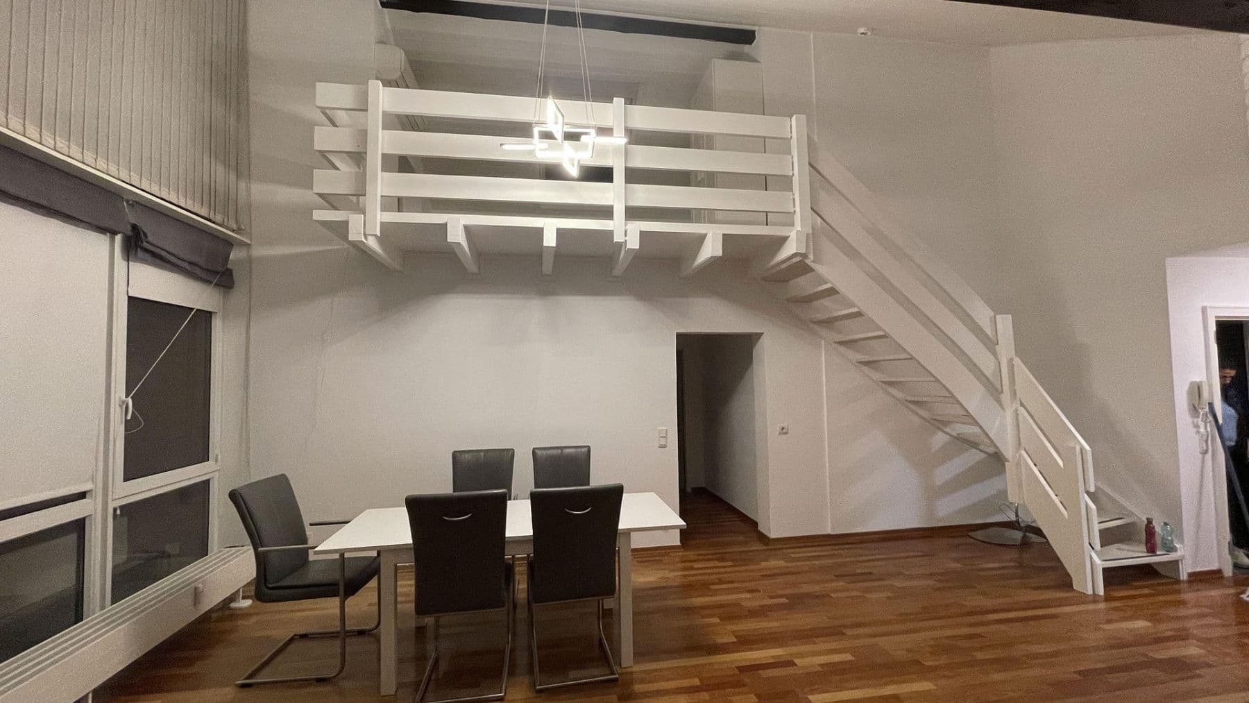 Pronájem bytu 4+1 100 m², Düsseldorf, Severní Porýní-Vestfálsko Pronájem bytu 4+1 100 m², Düsseldorf, Severní Porýní-Vestfálsko