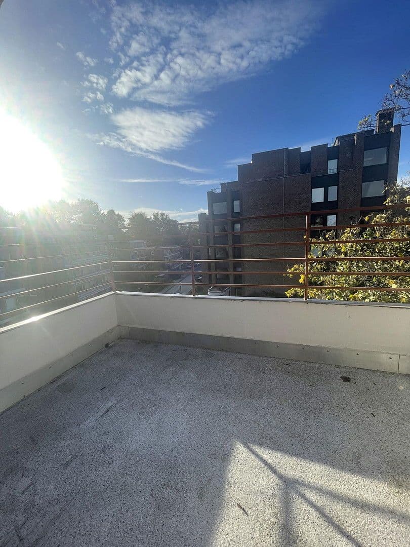 Pronájem bytu 4+1 100 m², Düsseldorf, Severní Porýní-Vestfálsko Pronájem bytu 4+1 100 m², Düsseldorf, Severní Porýní-Vestfálsko