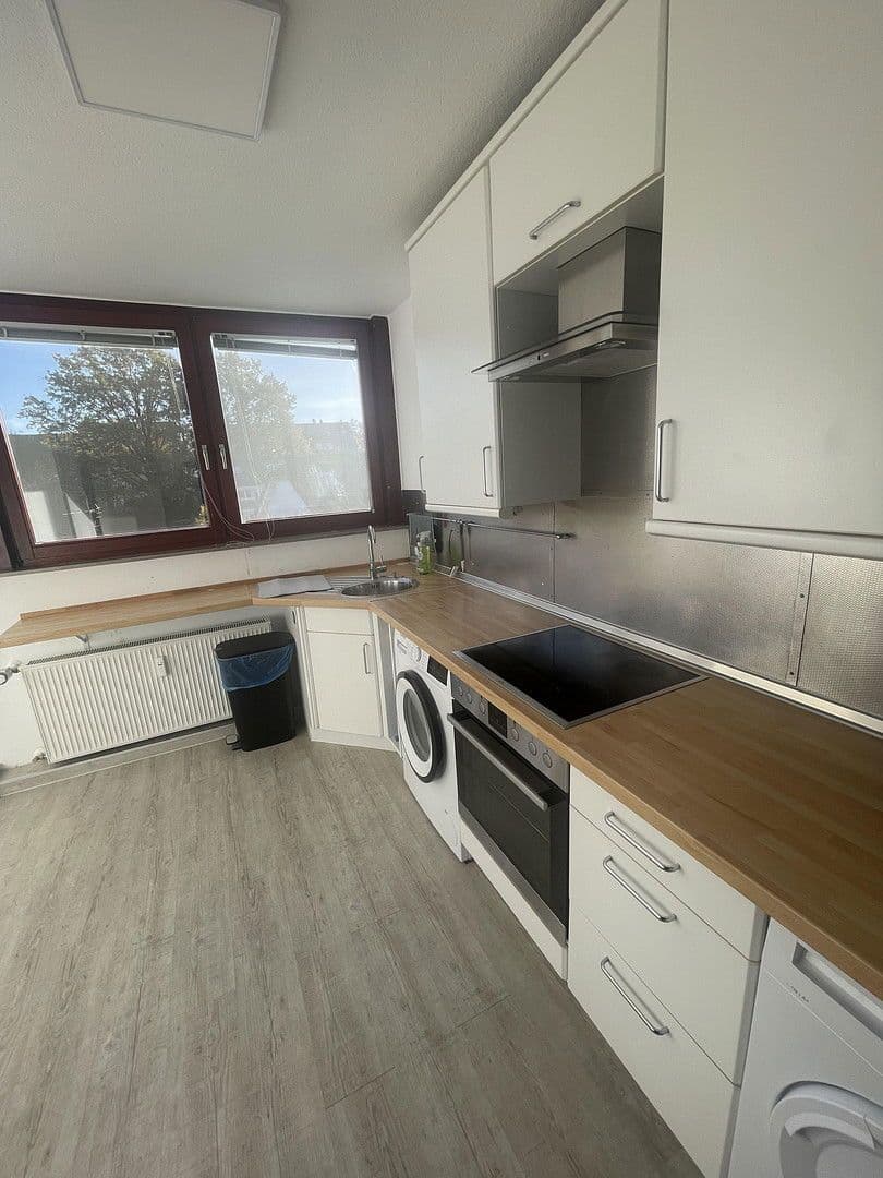 Pronájem bytu 4+1 100 m², Düsseldorf, Severní Porýní-Vestfálsko Pronájem bytu 4+1 100 m², Düsseldorf, Severní Porýní-Vestfálsko