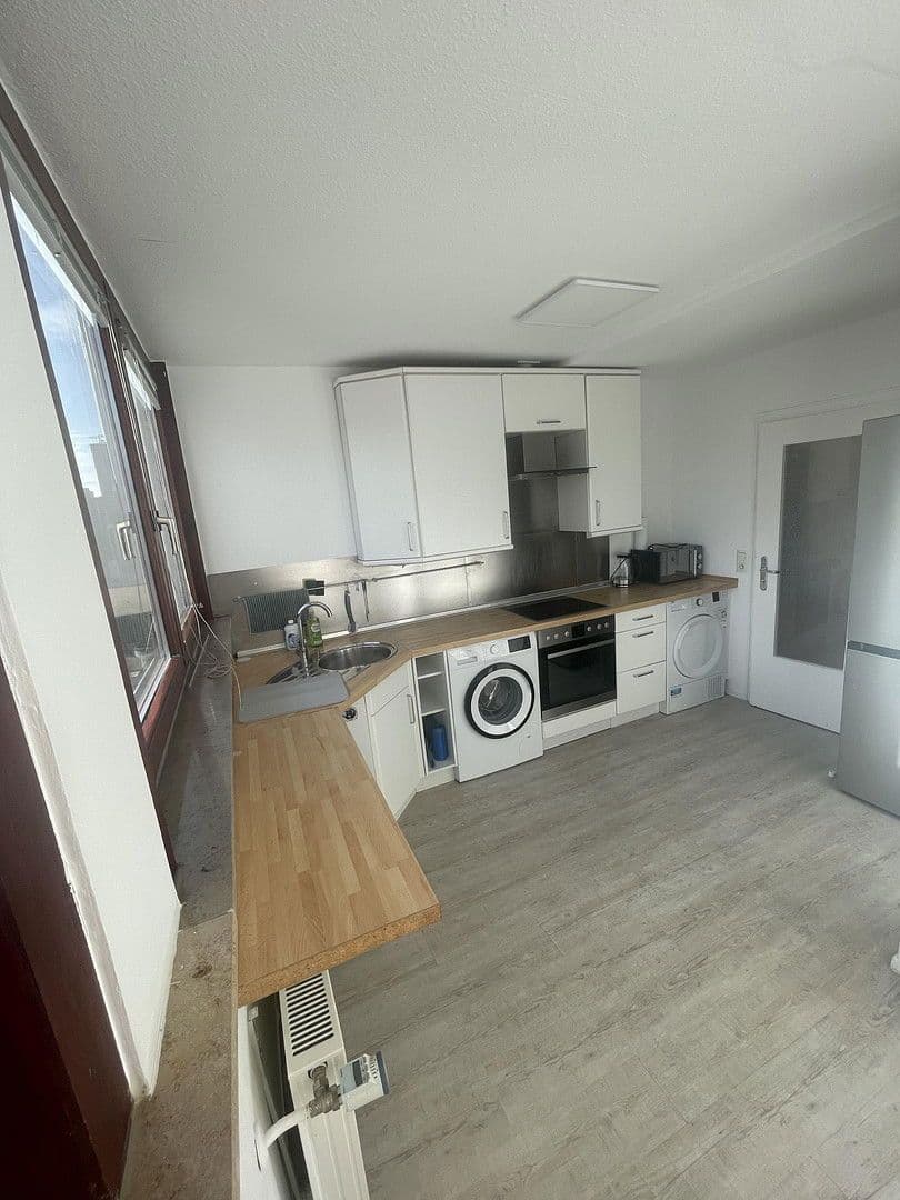 Pronájem bytu 4+1 100 m², Düsseldorf, Severní Porýní-Vestfálsko Pronájem bytu 4+1 100 m², Düsseldorf, Severní Porýní-Vestfálsko