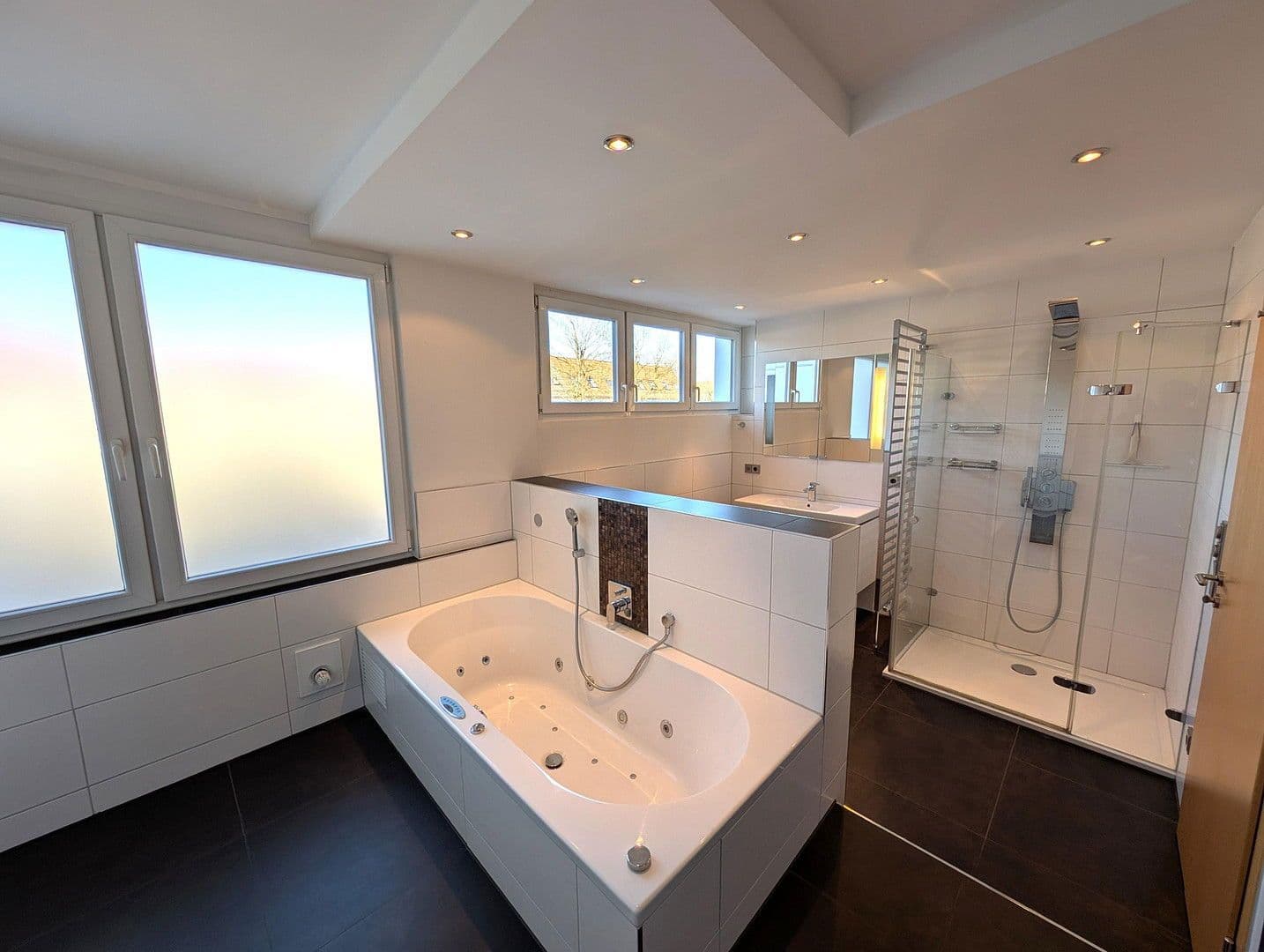 Prodej domu 149 m², pozemek 155 m², Westendstraße 4, Kirchheim b. München, Bavorsko Prodej domu 149 m², pozemek 155 m², Westendstraße 4, Kirchheim b. München, Bavorsko