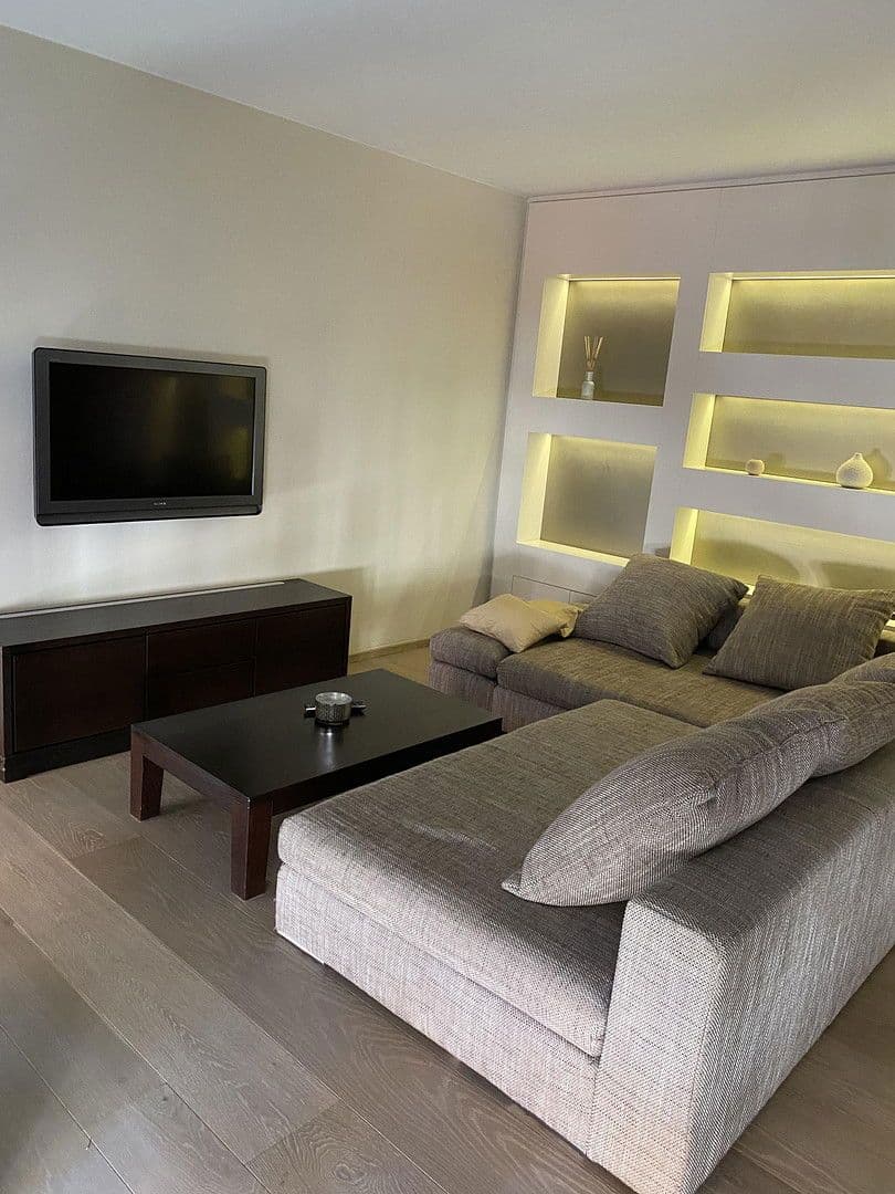 Pronájem bytu 2+1 60 m², Adams-Lehmann-Straße 52, München, Bavorsko Pronájem bytu 2+1 60 m², Adams-Lehmann-Straße 52, München, Bavorsko