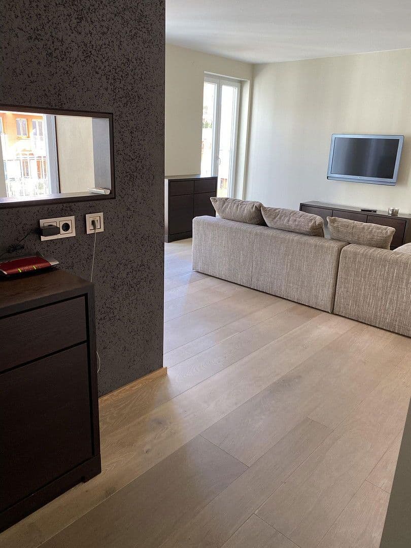 Pronájem bytu 2+1 60 m², Adams-Lehmann-Straße 52, München, Bavorsko Pronájem bytu 2+1 60 m², Adams-Lehmann-Straße 52, München, Bavorsko