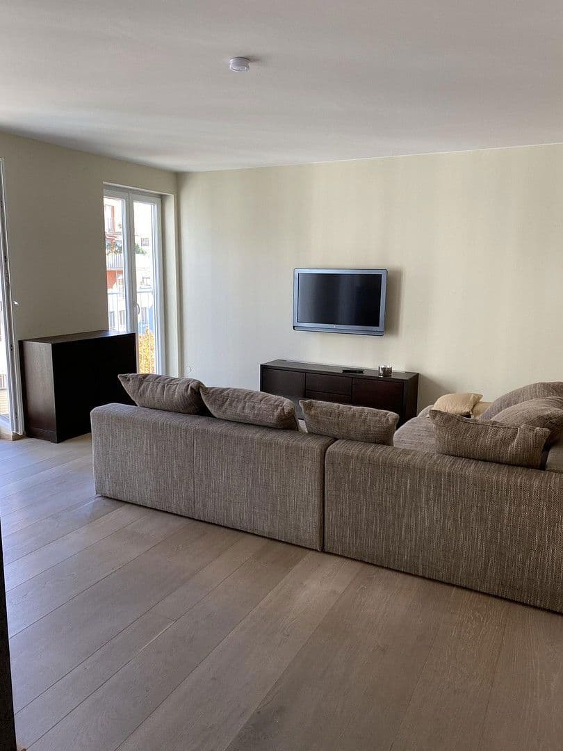 Pronájem bytu 2+1 60 m², Adams-Lehmann-Straße 52, München, Bavorsko Pronájem bytu 2+1 60 m², Adams-Lehmann-Straße 52, München, Bavorsko