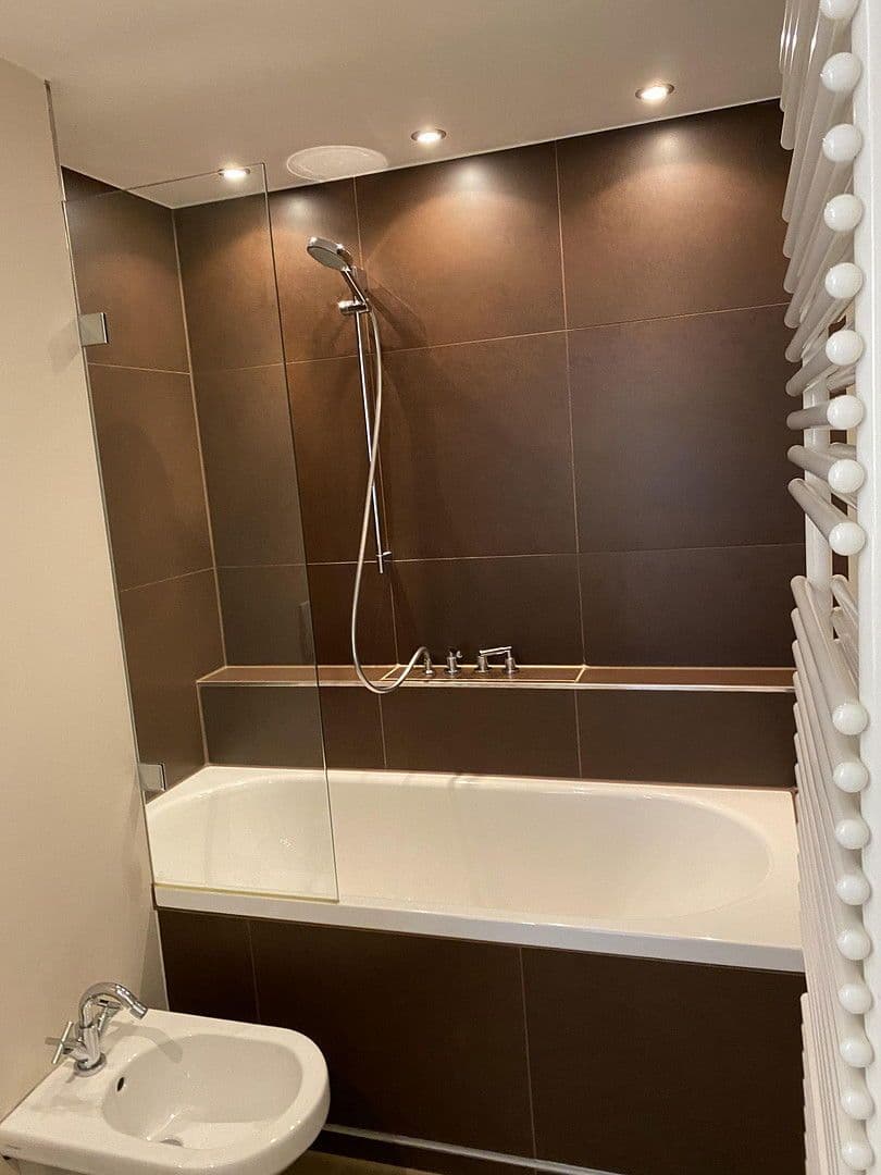 Pronájem bytu 2+1 60 m², Adams-Lehmann-Straße 52, München, Bavorsko Pronájem bytu 2+1 60 m², Adams-Lehmann-Straße 52, München, Bavorsko