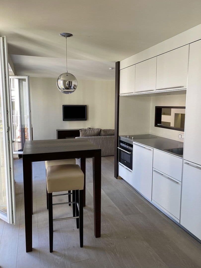 Pronájem bytu 2+1 60 m², Adams-Lehmann-Straße 52, München, Bavorsko Pronájem bytu 2+1 60 m², Adams-Lehmann-Straße 52, München, Bavorsko