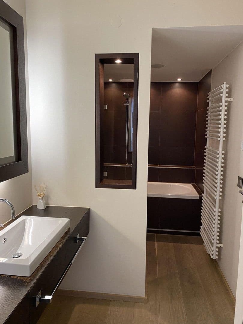 Pronájem bytu 2+1 60 m², Adams-Lehmann-Straße 52, München, Bavorsko Pronájem bytu 2+1 60 m², Adams-Lehmann-Straße 52, München, Bavorsko