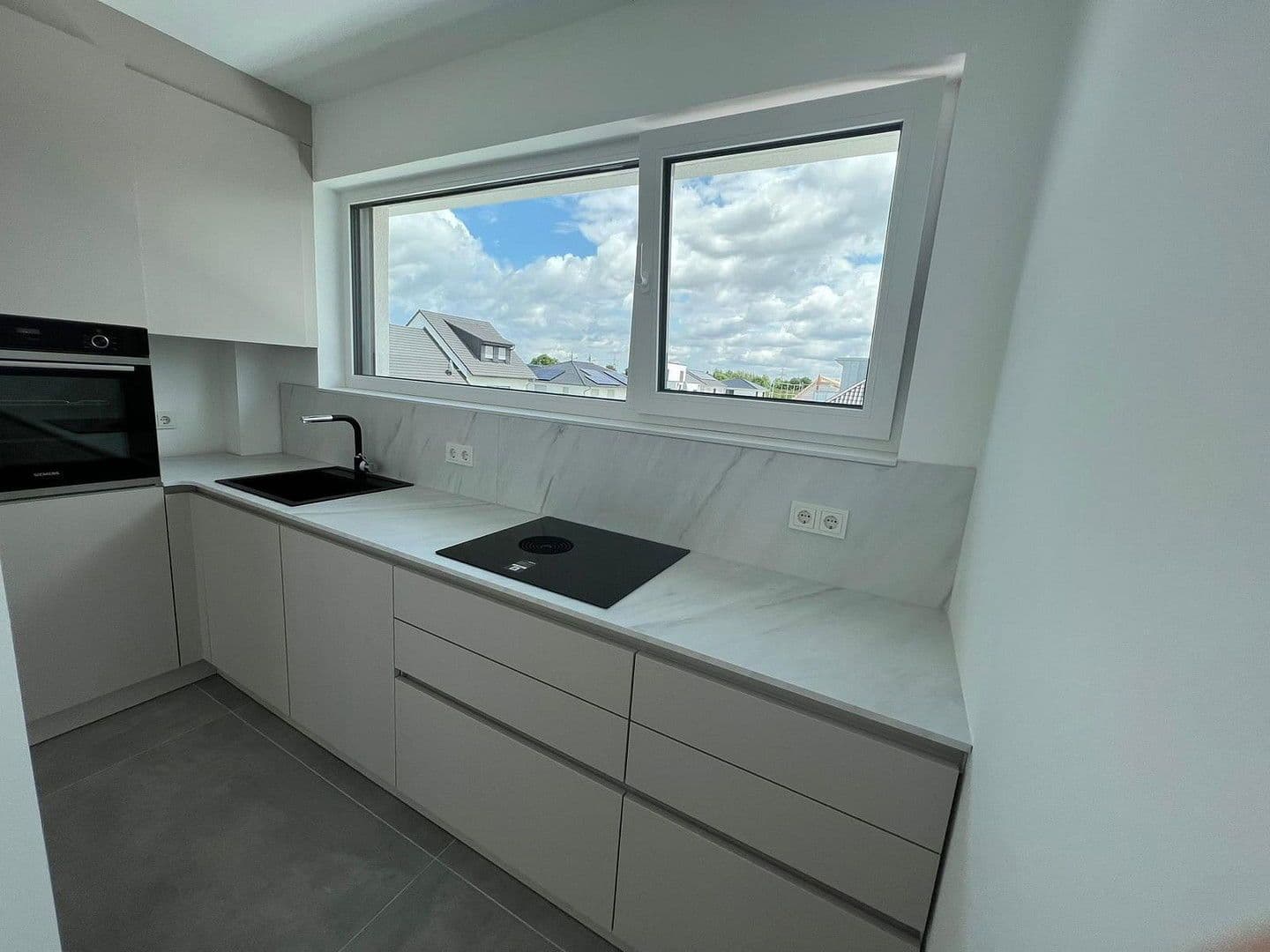 Pronájem bytu 2+1 76 m², Johann-Baptist-Enderle-Weg 6, Hochheim, Hessen Pronájem bytu 2+1 76 m², Johann-Baptist-Enderle-Weg 6, Hochheim, Hessen