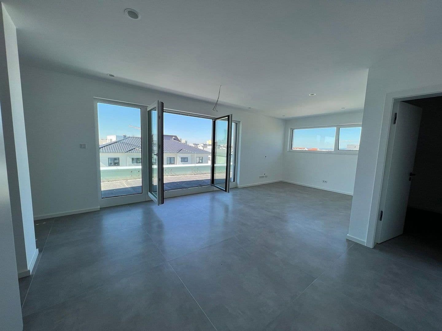 Pronájem bytu 2+1 76 m², Johann-Baptist-Enderle-Weg 6, Hochheim, Hessen Pronájem bytu 2+1 76 m², Johann-Baptist-Enderle-Weg 6, Hochheim, Hessen