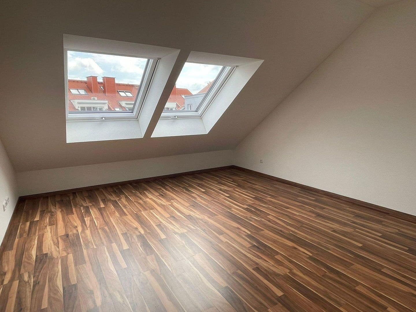 Pronájem bytu 4+kk 118 m², Frankfurt am Main, Hessen Pronájem bytu 4+kk 118 m², Frankfurt am Main, Hessen