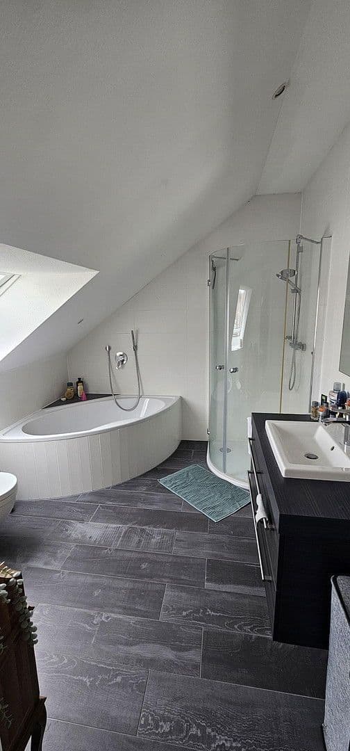 Pronájem bytu 4+kk 118 m², Frankfurt am Main, Hessen Pronájem bytu 4+kk 118 m², Frankfurt am Main, Hessen