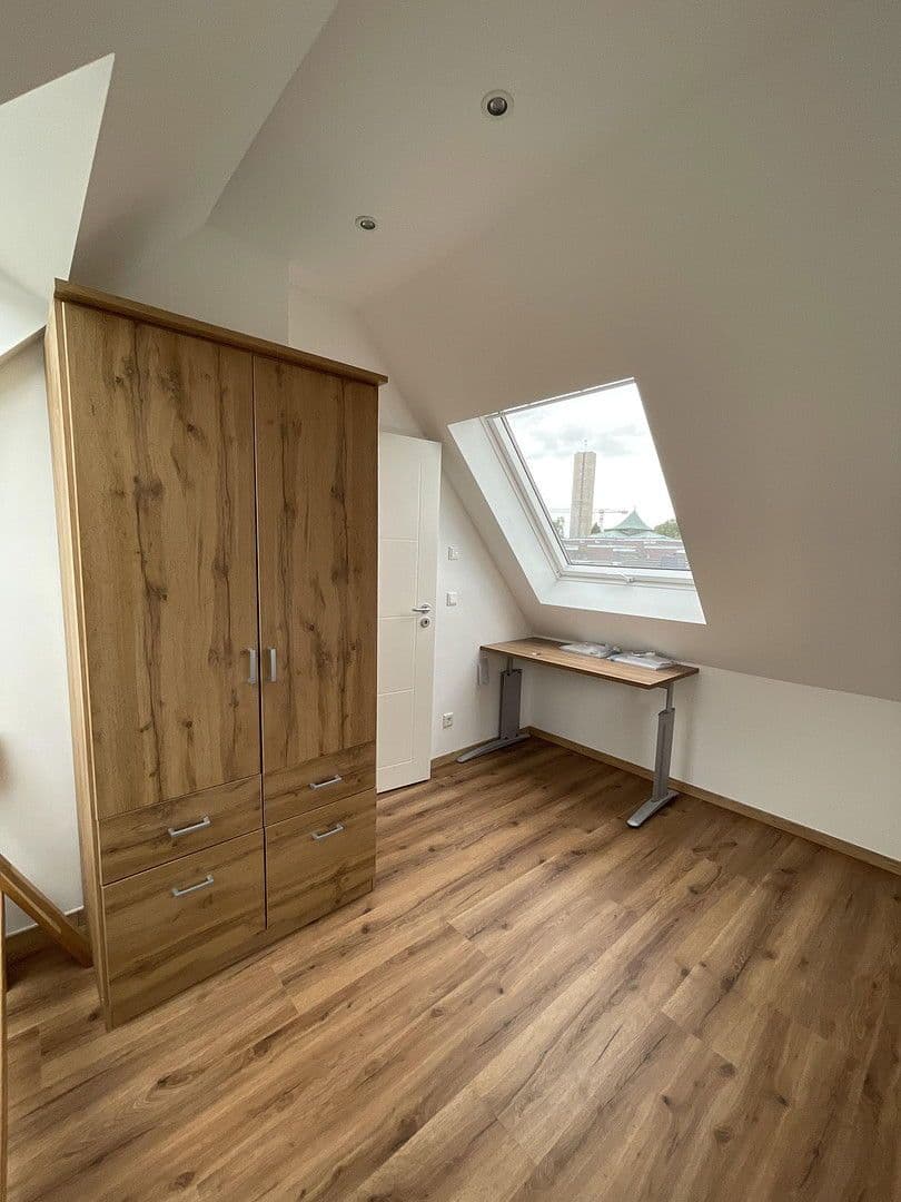 Pronájem bytu 5+1 95 m², Düsseldorf, Severní Porýní-Vestfálsko Pronájem bytu 5+1 95 m², Düsseldorf, Severní Porýní-Vestfálsko