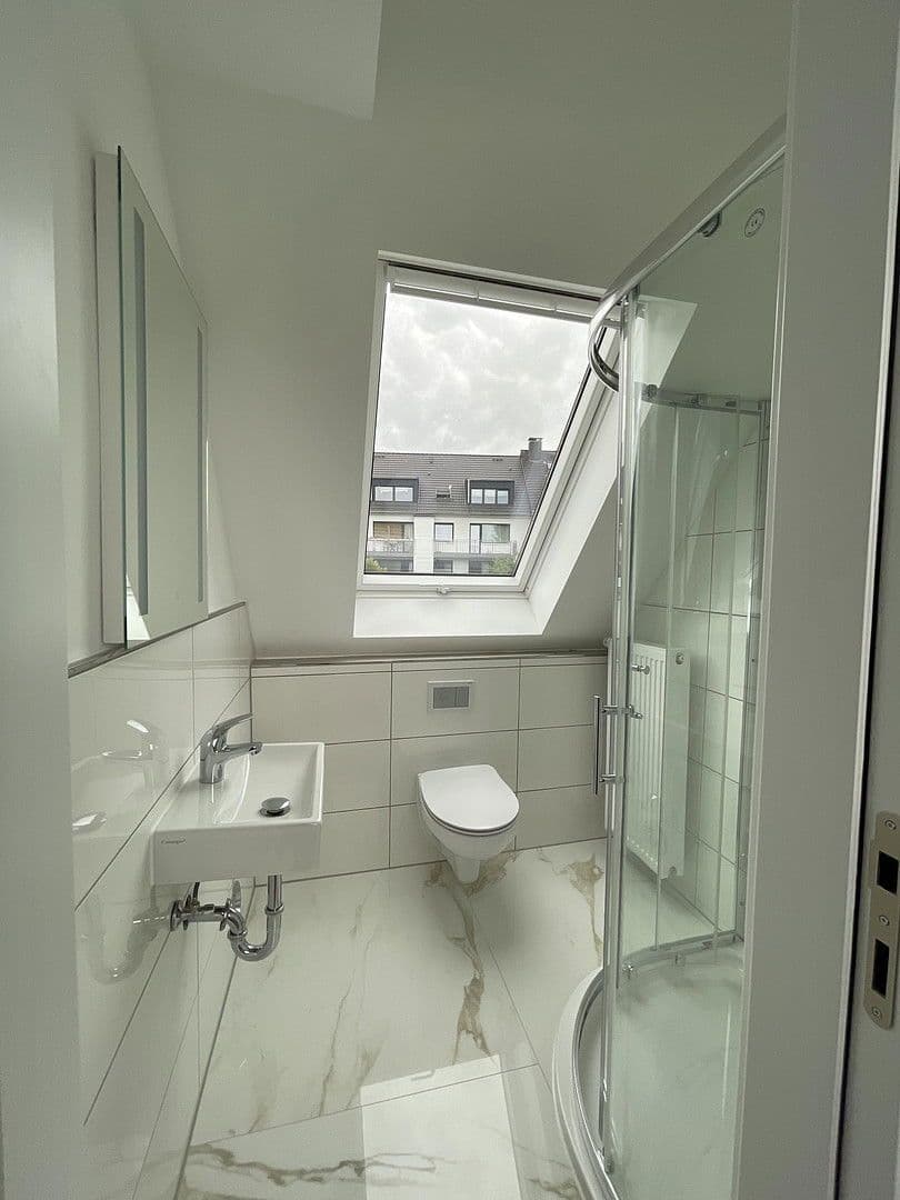 Pronájem bytu 5+1 95 m², Düsseldorf, Severní Porýní-Vestfálsko Pronájem bytu 5+1 95 m², Düsseldorf, Severní Porýní-Vestfálsko