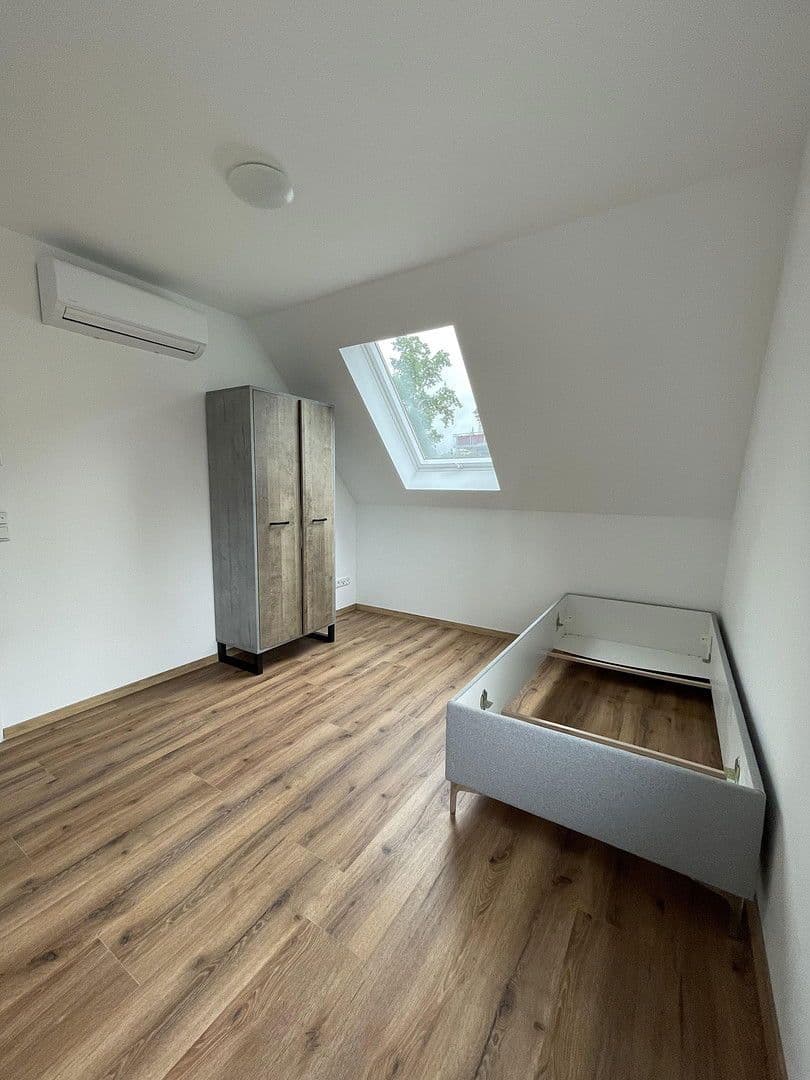 Pronájem bytu 5+1 95 m², Düsseldorf, Severní Porýní-Vestfálsko Pronájem bytu 5+1 95 m², Düsseldorf, Severní Porýní-Vestfálsko