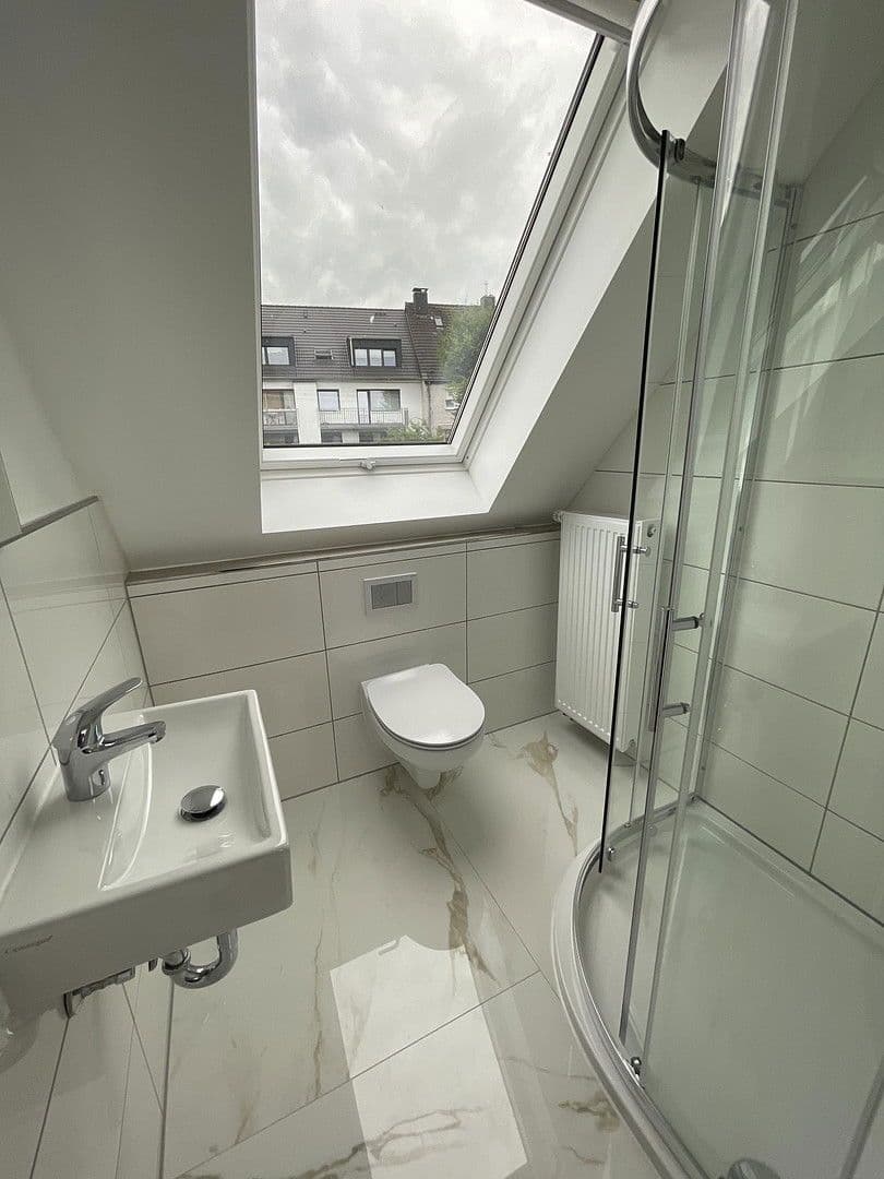 Pronájem bytu 5+1 95 m², Düsseldorf, Severní Porýní-Vestfálsko Pronájem bytu 5+1 95 m², Düsseldorf, Severní Porýní-Vestfálsko