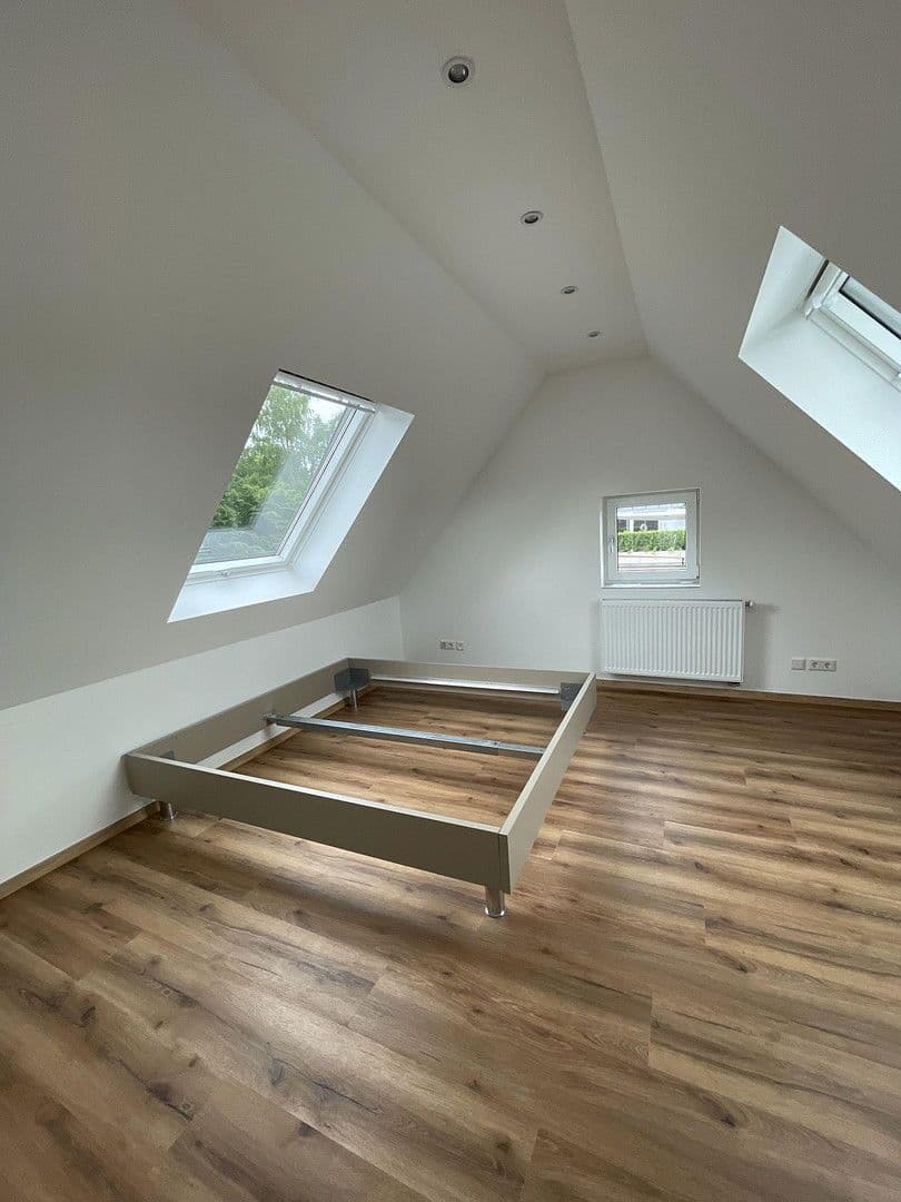 Pronájem bytu 5+1 95 m², Düsseldorf, Severní Porýní-Vestfálsko Pronájem bytu 5+1 95 m², Düsseldorf, Severní Porýní-Vestfálsko