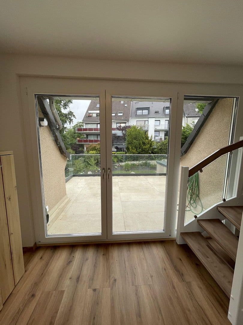 Pronájem bytu 5+1 95 m², Düsseldorf, Severní Porýní-Vestfálsko Pronájem bytu 5+1 95 m², Düsseldorf, Severní Porýní-Vestfálsko