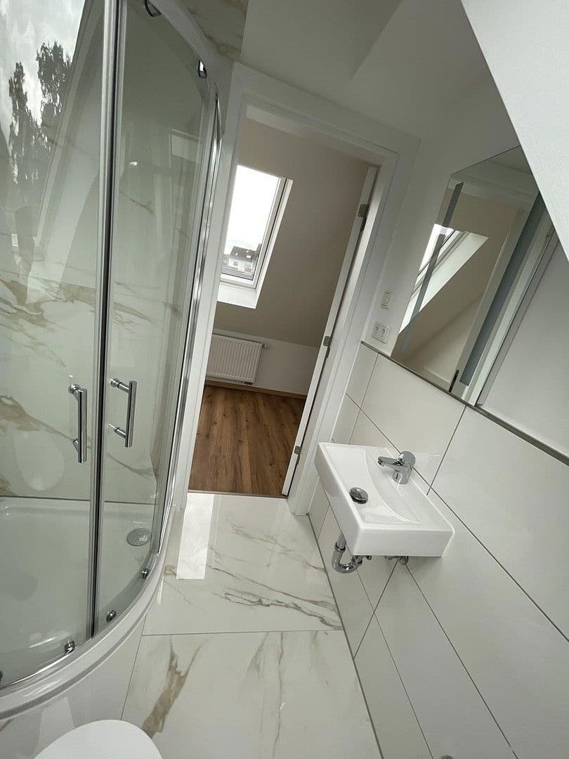 Pronájem bytu 5+1 95 m², Düsseldorf, Severní Porýní-Vestfálsko Pronájem bytu 5+1 95 m², Düsseldorf, Severní Porýní-Vestfálsko