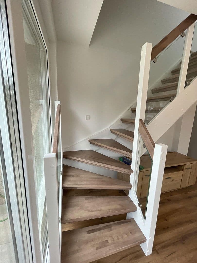 Pronájem bytu 5+1 95 m², Düsseldorf, Severní Porýní-Vestfálsko Pronájem bytu 5+1 95 m², Düsseldorf, Severní Porýní-Vestfálsko