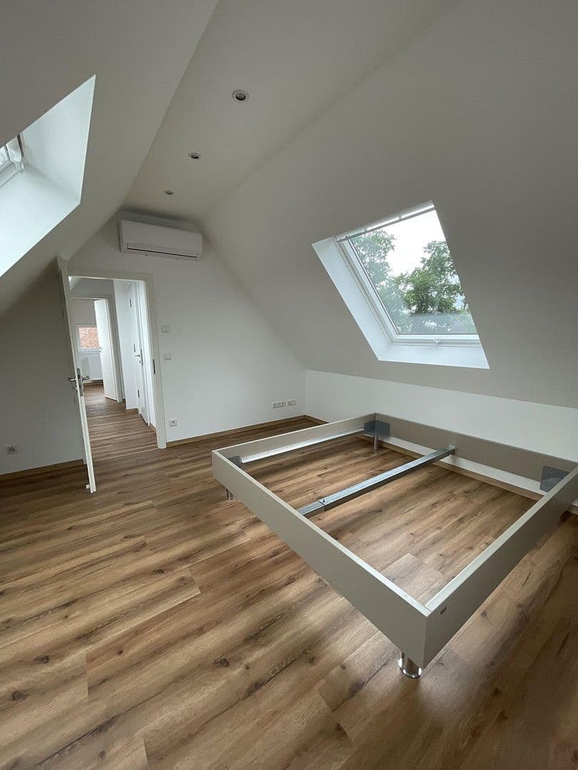 Pronájem bytu 5+1 95 m², Düsseldorf, Severní Porýní-Vestfálsko Pronájem bytu 5+1 95 m², Düsseldorf, Severní Porýní-Vestfálsko