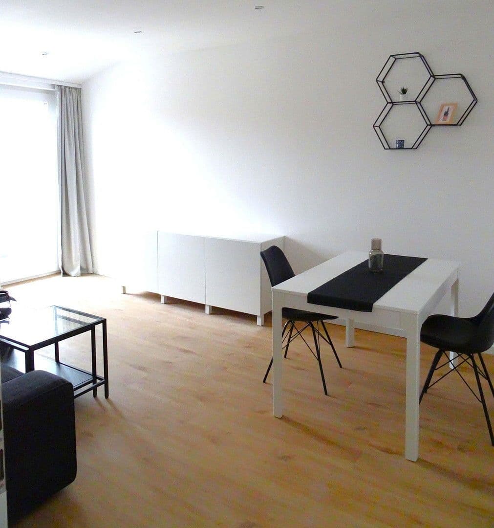 Pronájem bytu 3+1 69 m², Stuttgart, Bádensko-Württembersko Pronájem bytu 3+1 69 m², Stuttgart, Bádensko-Württembersko