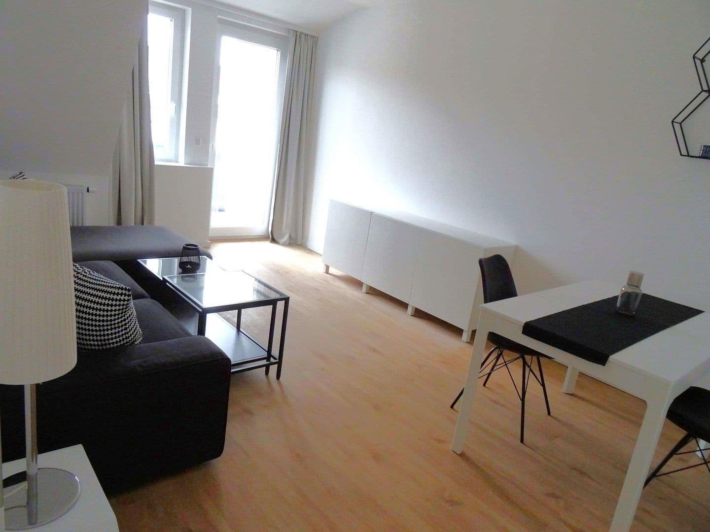 Pronájem bytu 3+1 69 m², Stuttgart, Bádensko-Württembersko Pronájem bytu 3+1 69 m², Stuttgart, Bádensko-Württembersko