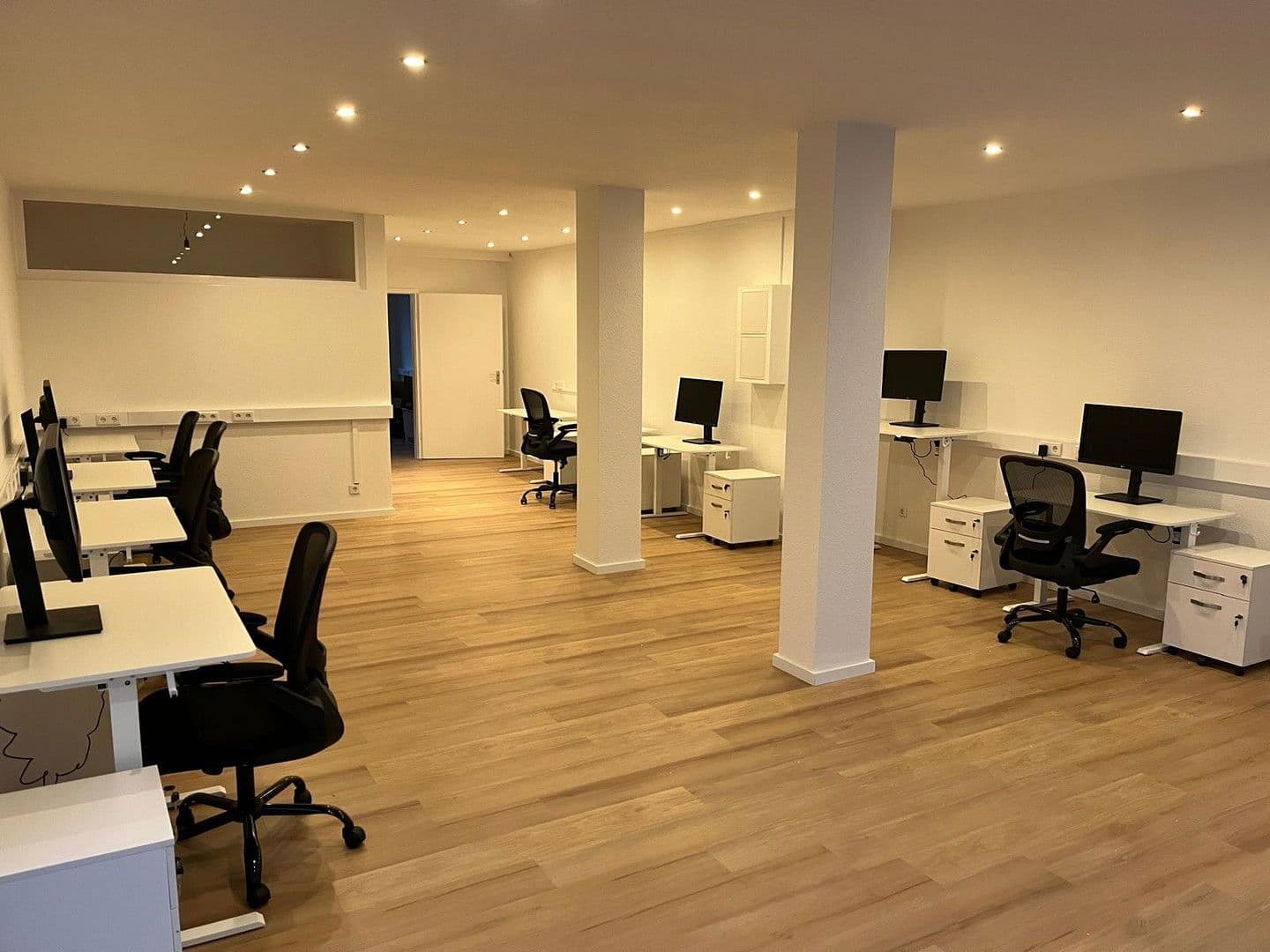 Pronájem kanceláře 89 m², Monheim am Rhein, Severní Porýní-Vestfálsko Pronájem kanceláře 89 m², Monheim am Rhein, Severní Porýní-Vestfálsko