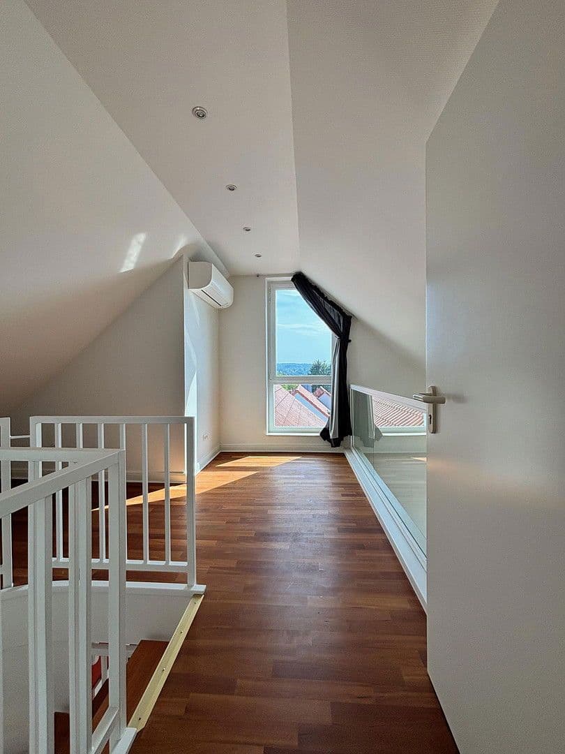 Prodej bytu 5+1 143 m², Essen, Severní Porýní-Vestfálsko Prodej bytu 5+1 143 m², Essen, Severní Porýní-Vestfálsko