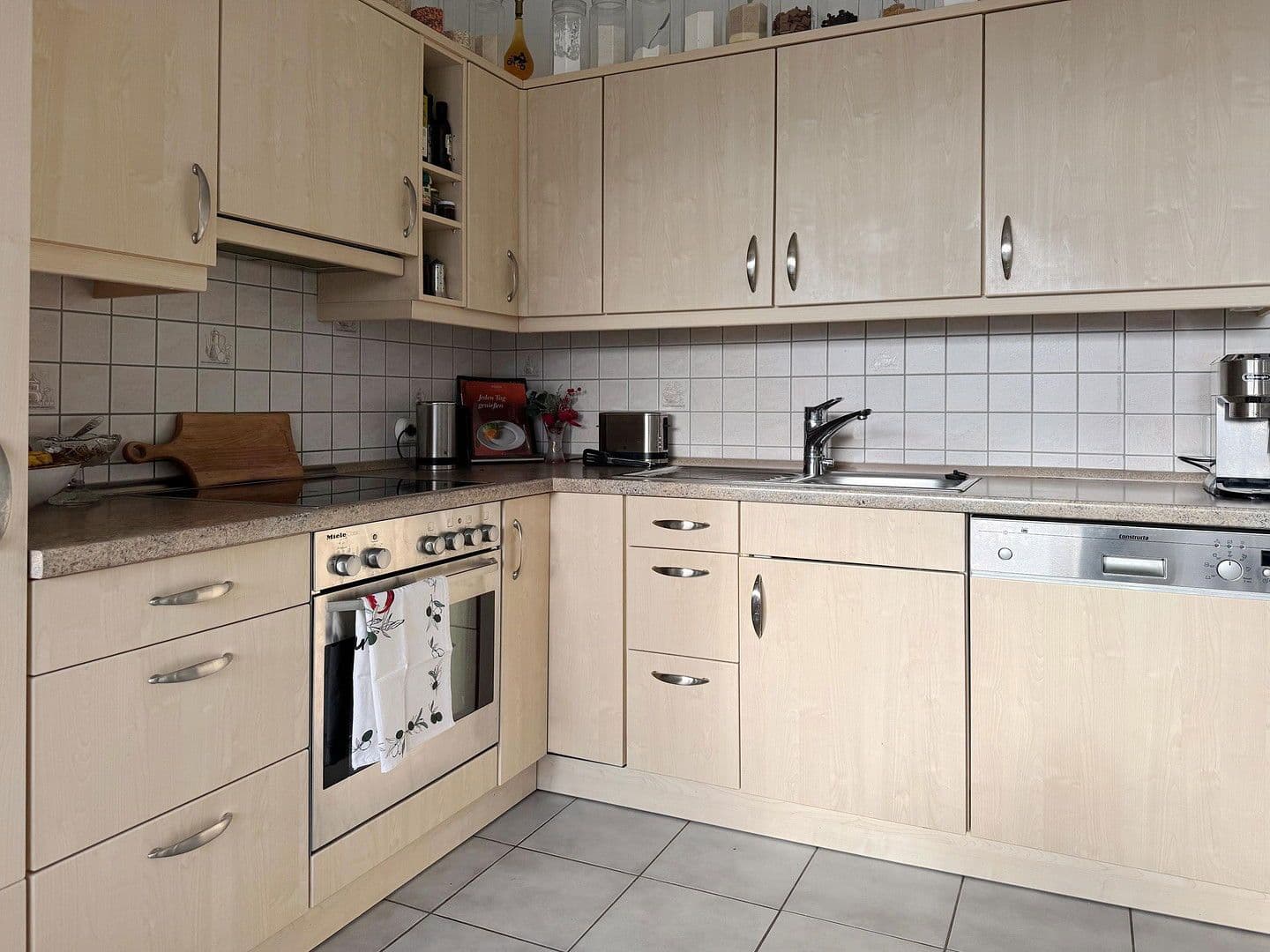 Prodej bytu 3+1 82 m², Gräfrather Straße 17, Solingen, Severní Porýní-Vestfálsko Prodej bytu 3+1 82 m², Gräfrather Straße 17, Solingen, Severní Porýní-Vestfálsko