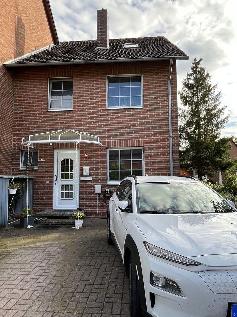 Prodej domu 130 m², pozemek 335 m², Lehrte, Dolní Sasko Prodej domu 130 m², pozemek 335 m², Lehrte, Dolní Sasko