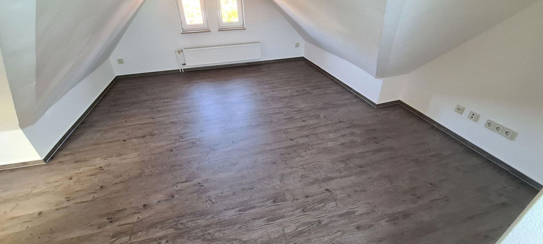 Pronájem bytu 4+1 88 m², Suhl, Durynsko Pronájem bytu 4+1 88 m², Suhl, Durynsko