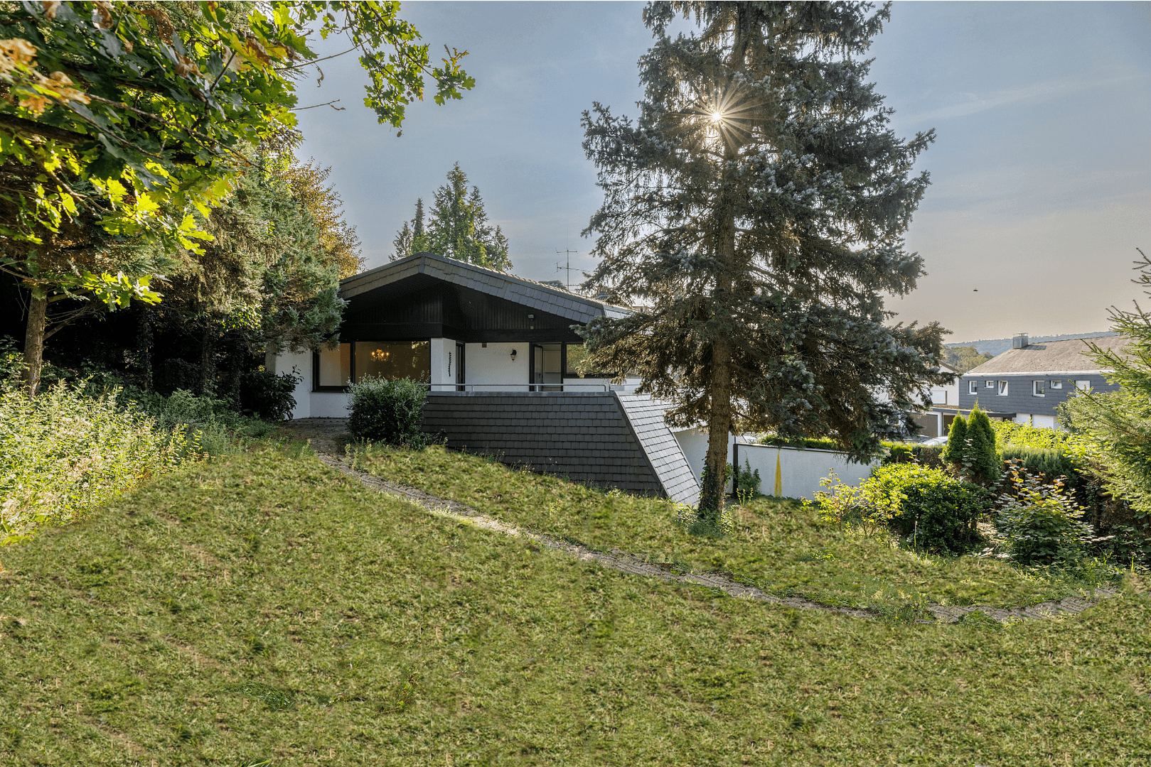 Prodej domu 220 m², pozemek 673 m², Birkenwaldweg 1, Waldenbuch, Bádensko-Württembersko Prodej domu 220 m², pozemek 673 m², Birkenwaldweg 1, Waldenbuch, Bádensko-Württembersko