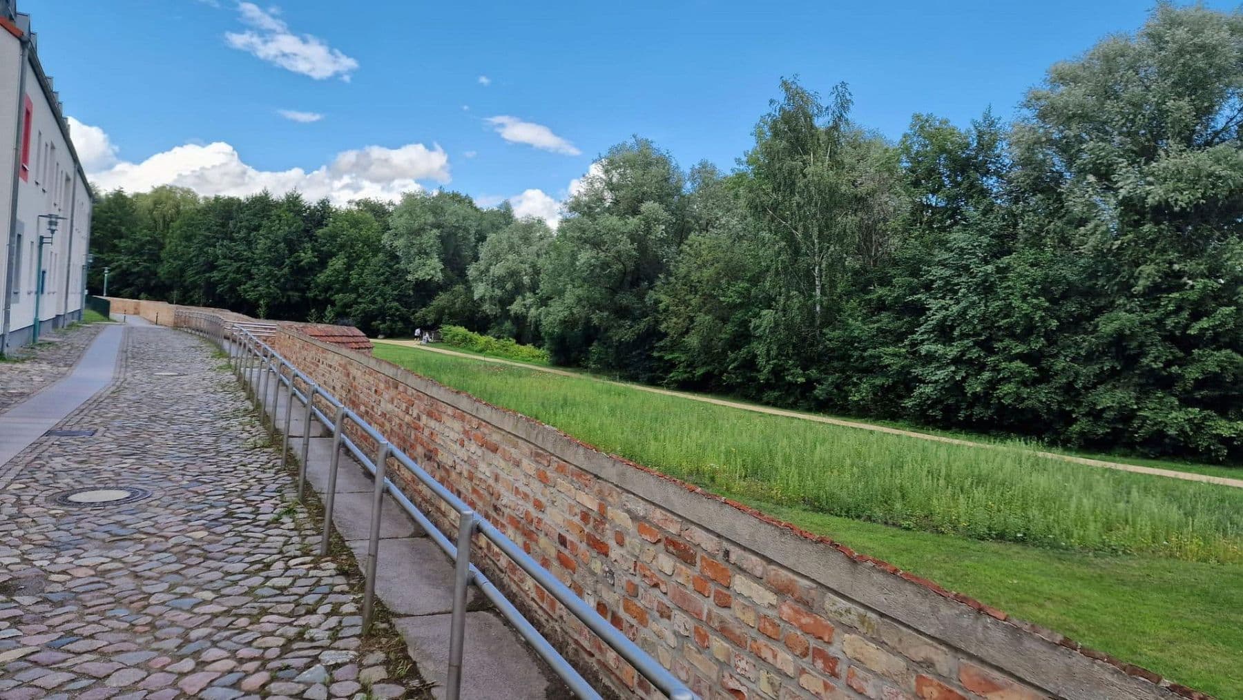 Pronájem bytu 3+1 89 m², Gleviner Mauer 22, Güstrow, Mecklenburg-Vorpommern Pronájem bytu 3+1 89 m², Gleviner Mauer 22, Güstrow, Mecklenburg-Vorpommern