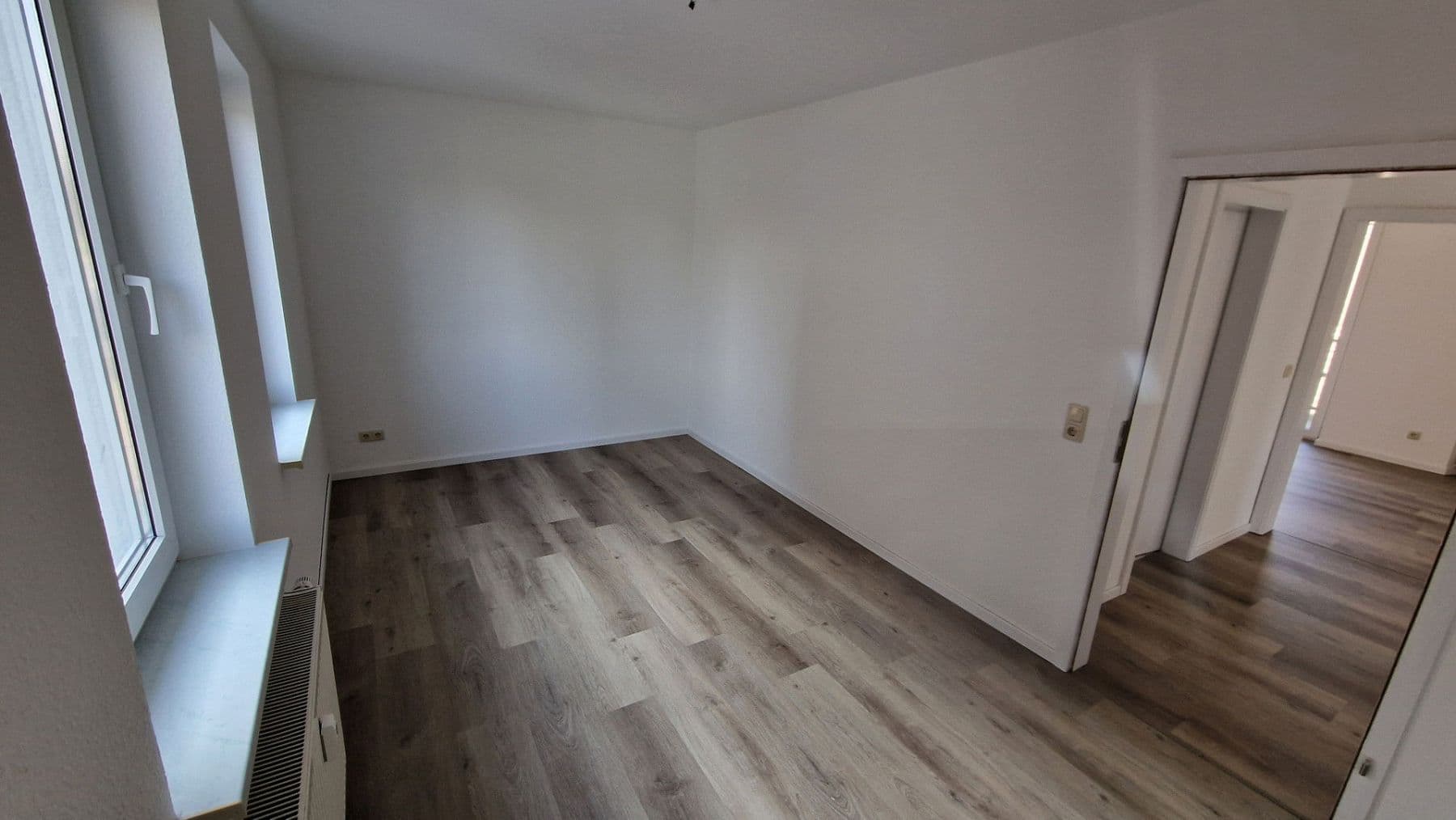 Pronájem bytu 3+1 89 m², Gleviner Mauer 22, Güstrow, Mecklenburg-Vorpommern Pronájem bytu 3+1 89 m², Gleviner Mauer 22, Güstrow, Mecklenburg-Vorpommern