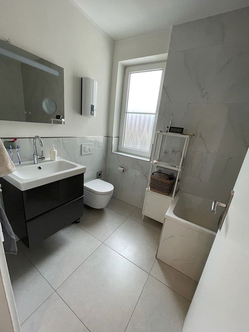 Pronájem bytu 3+1 94 m², Ubierstraße 105, Bonn, Severní Porýní-Vestfálsko Pronájem bytu 3+1 94 m², Ubierstraße 105, Bonn, Severní Porýní-Vestfálsko