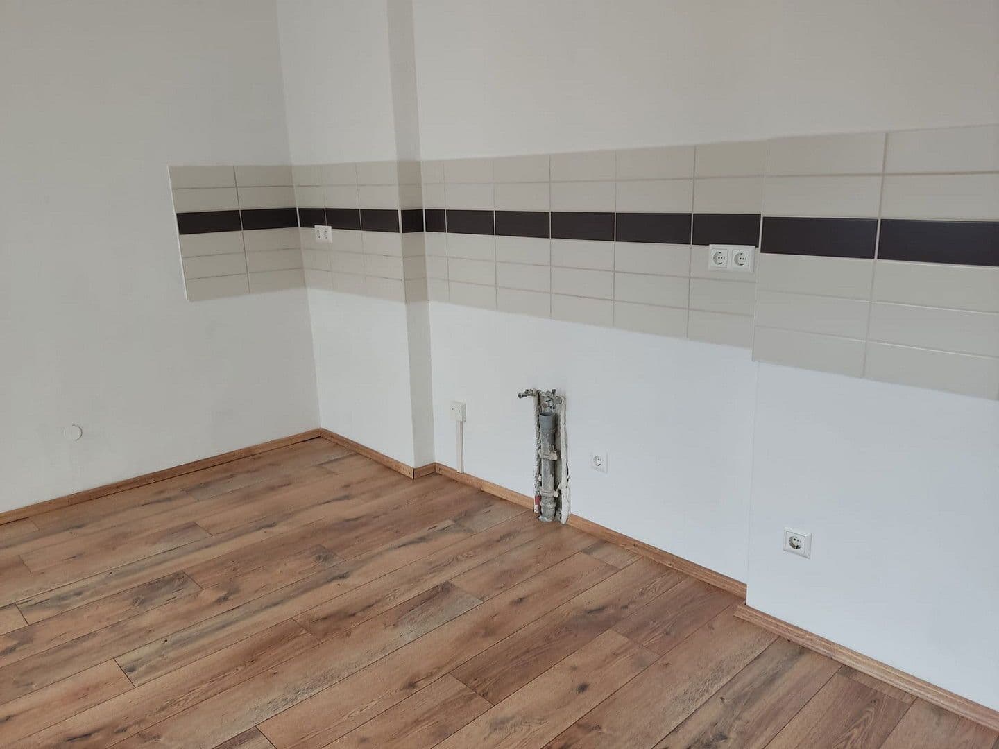 Pronájem bytu 2+1 47 m², 4 Menageriestr., Dresden, Sasko Pronájem bytu 2+1 47 m², 4 Menageriestr., Dresden, Sasko